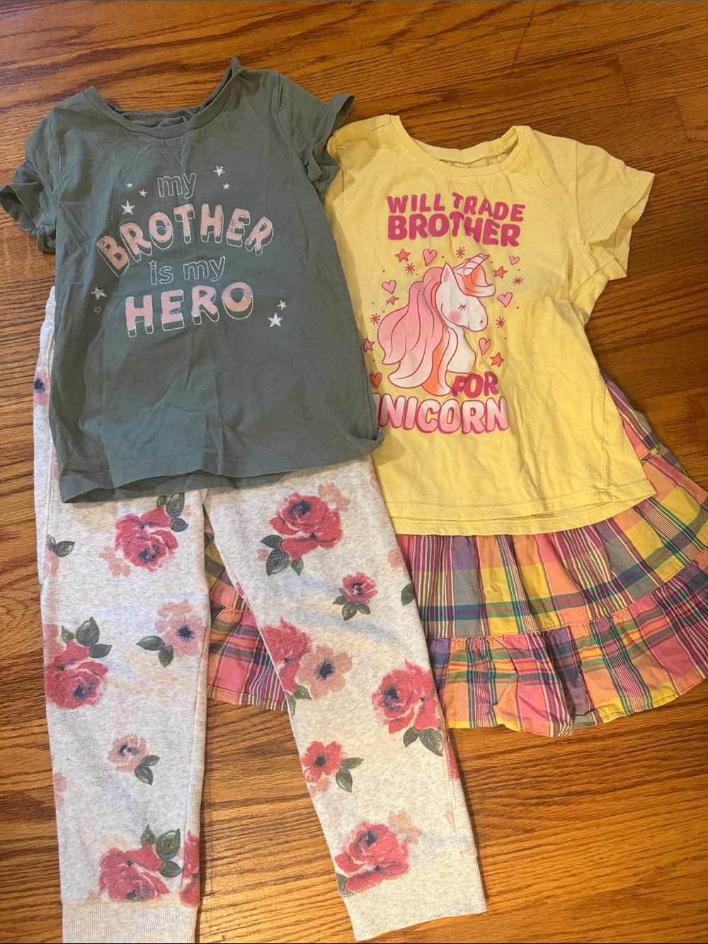 OshKosh B'gosh Lot Floral Gray Leggings with Green 'My Brother Is My Hero' Tee